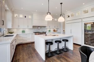 explore,stunning,photos,of,a,renovated,luxury,kitchen,and,dining